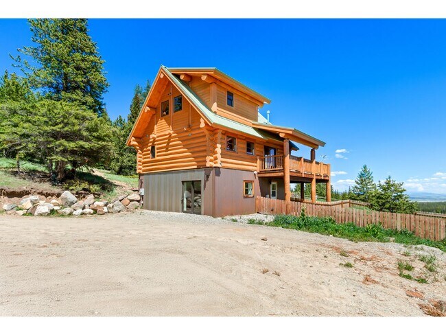 Foto del edificio - Beautiful Home on 10 Actre