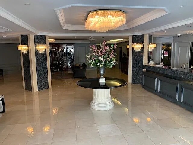 Foto principal - 10660 Wilshire Blvd