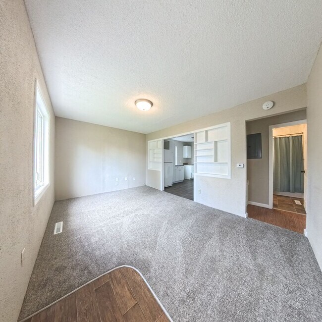 Building Photo - 2-Bedroom, 1-Bathroom Home Available