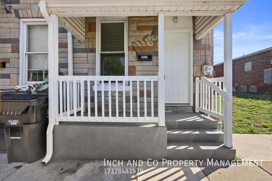 Primary Photo - 3 bedroom 1.5 bath townhome Old Uptown Har...