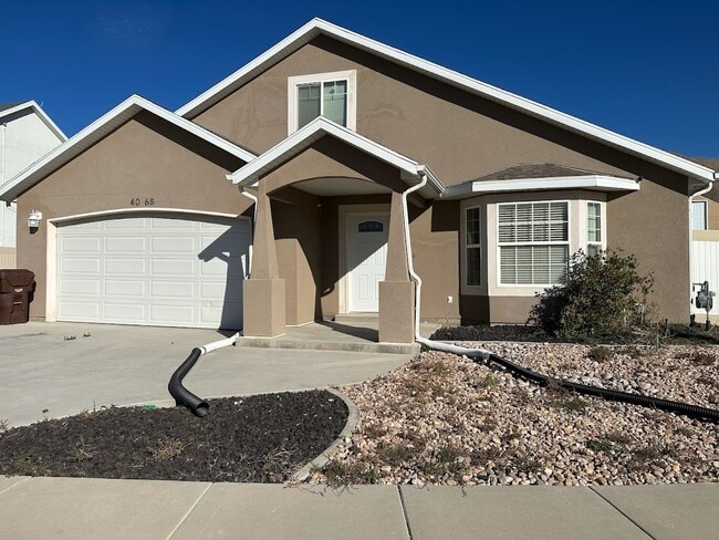 Building Photo - 4068 E Sleeping Hollow Dr