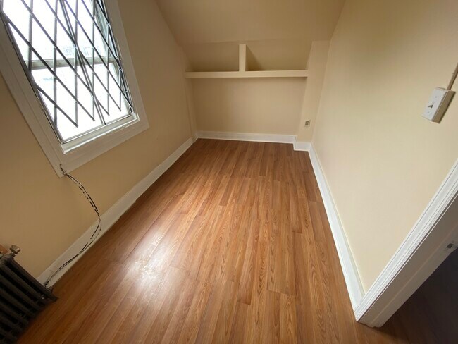 Building Photo - 3112 Clarendon Rd