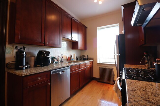 Foto del edificio - 1569 Beacon St