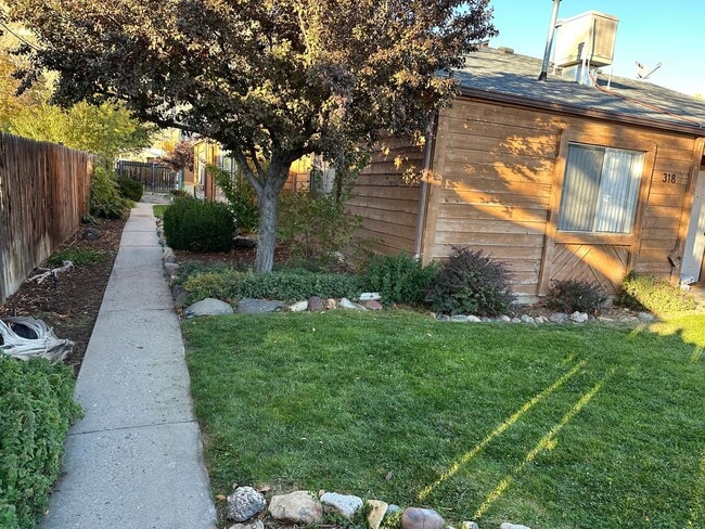 Foto del edificio - 318 W Second St