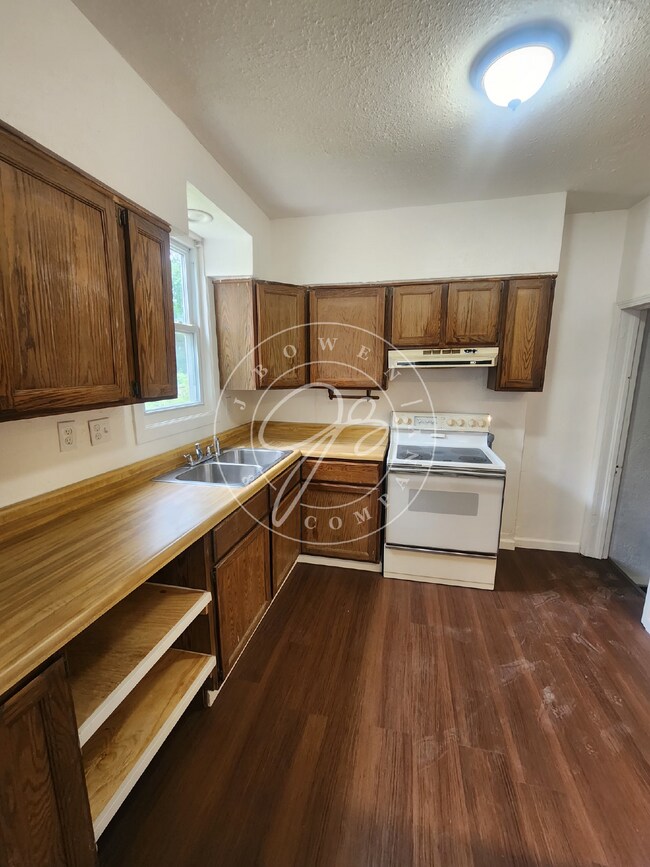 Building Photo - 3 bed 1.5 bath in Library Village-West Tol...