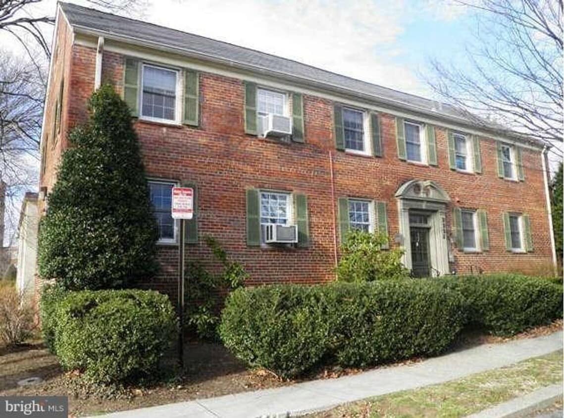 Primary Photo - Updated and extremely well-maintained Rock...