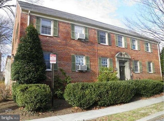 Updated and extremely well-maintained Rock... - Updated and extremely well-maintained Rock... Apartment