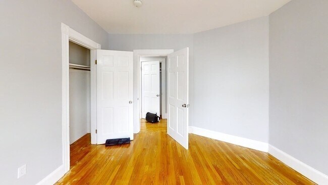 Foto del edificio - 375 Cardinal Medeiros Ave