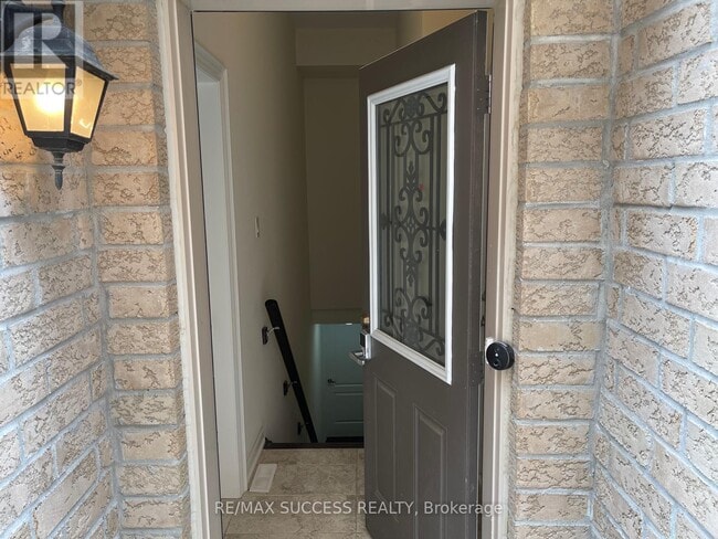 Building Photo - 3 Aries St