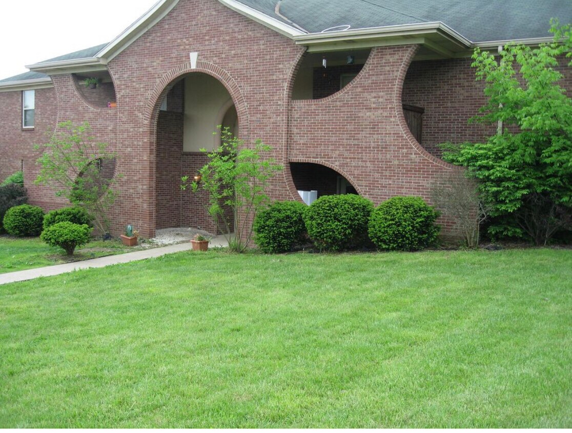 961 Golfview Dr Unit 202, Alexandria, KY 41001 Condo for Rent in