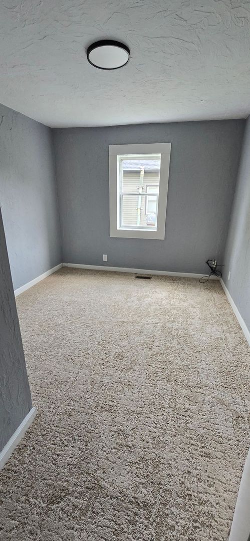 Building Photo - Freshly Updated Interior! 1 Bed/1 Bath - Anderson!