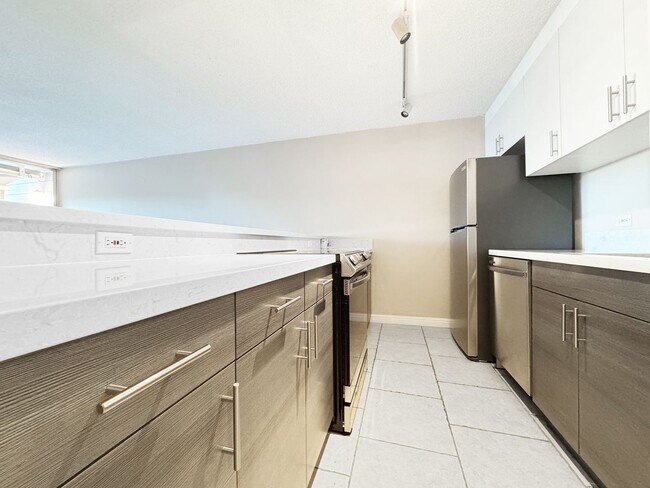 Foto del edificio - Pet Friendly Pualei Circle Condo with One ...