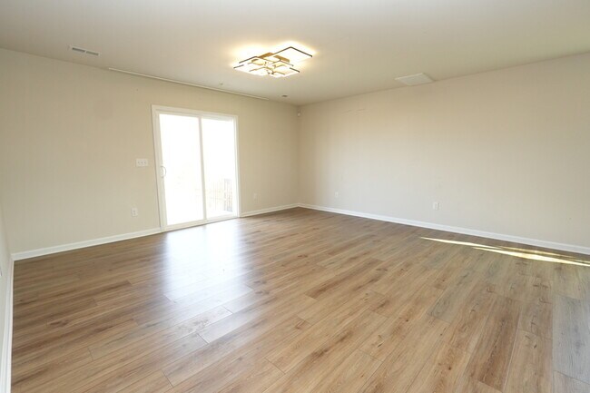 Building Photo - 1338 Woodhouse Dr