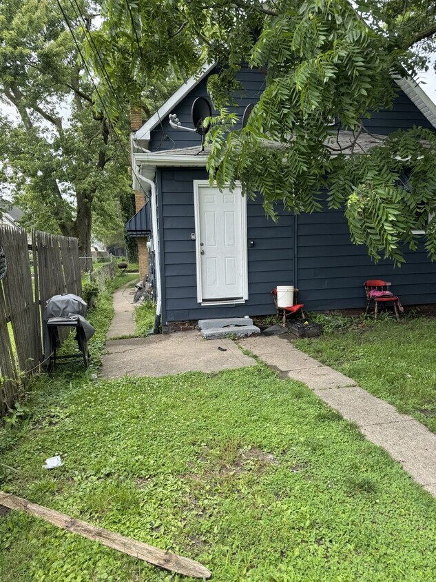 Primary Photo - 2163 S Delaware St