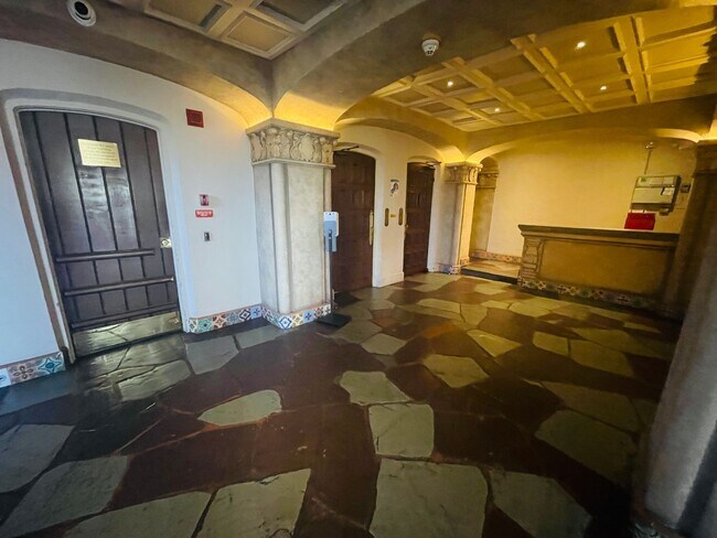 Photo - *New* Beautiful Sun-Filled 1 Bedroom / 1 Bathroom in Cow Hollow with Parking House