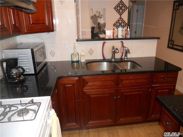 Foto del edificio - 64-14 218th St
