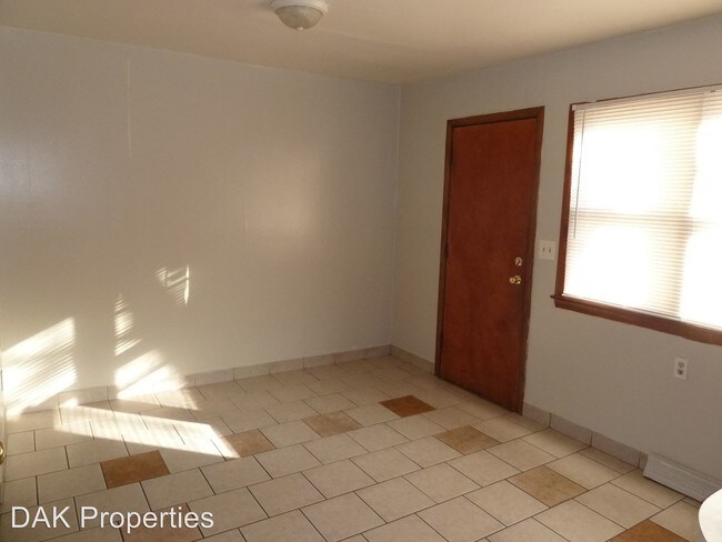 Building Photo - 8706 W Lancaster Ave