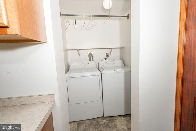 Foto del edificio - 4320 Rhawn St