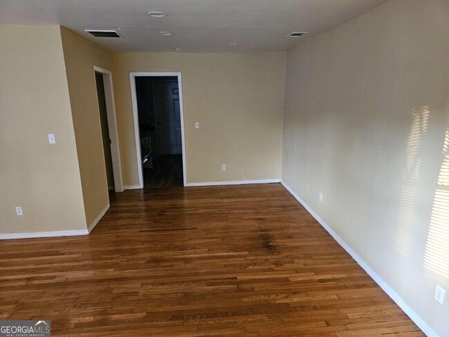 Building Photo - 3223 Tulip Dr