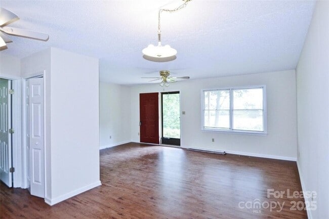 Building Photo - 3711 Dorothys Ln