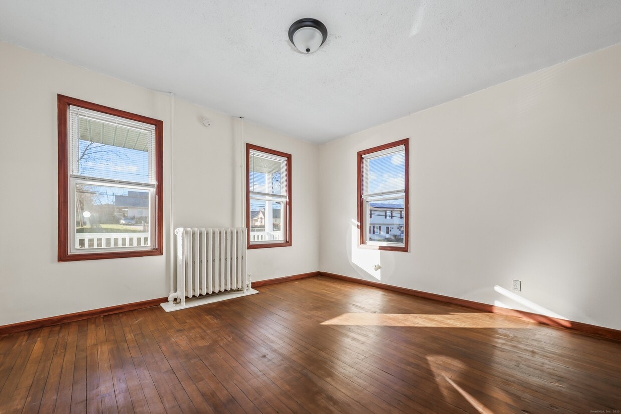 Foto principal - 294 Bellevue St