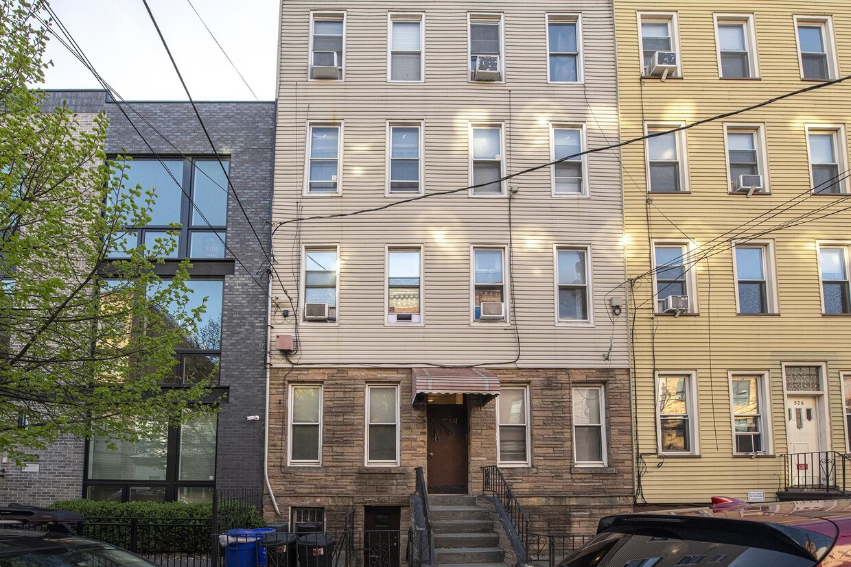 Primary Photo - 524 Adams St