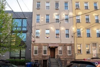 Building Photo - 524 Adams St