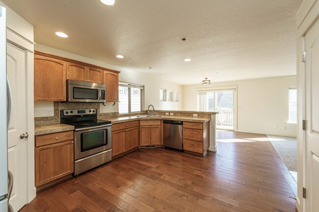 Foto del edificio - $1000 OFF MOVE IN SPECIAL - 4 Bedroom 2.5 ...