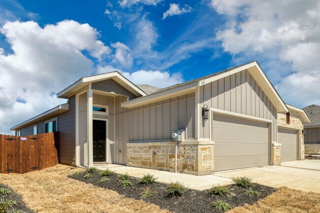 Foto del edificio - GORGEOUS 3 BEDROOM DUPLEX LOCATED IN MIDLO...