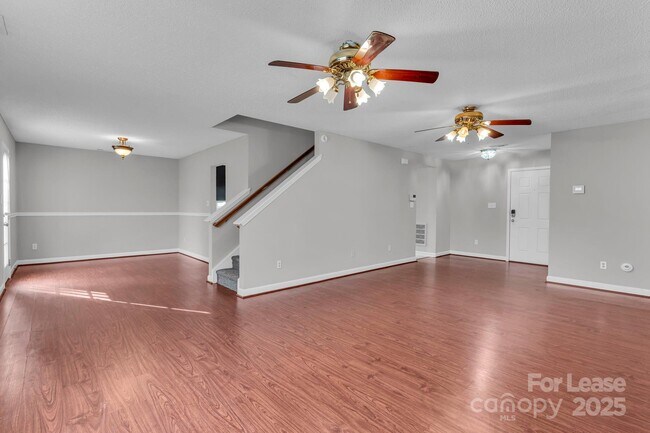 Foto del edificio - 8702 Wood Sorrel Ct