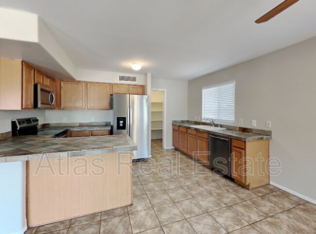 Building Photo - 7215 S 41st Ln