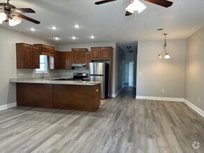 Building Photo - 402 Club Villa Court