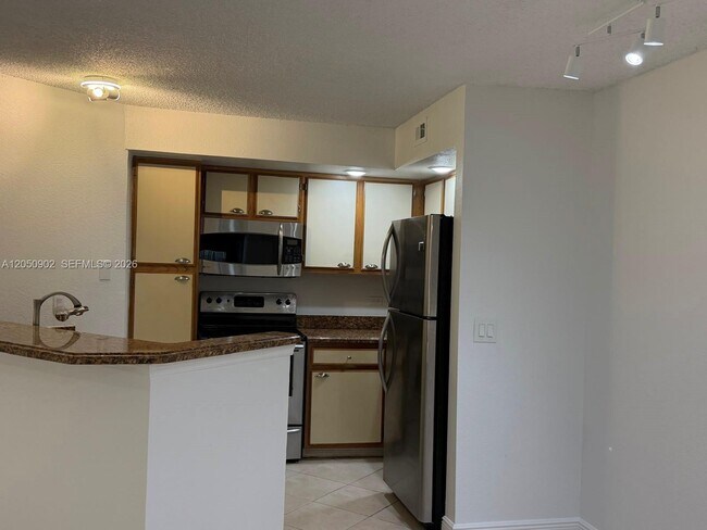 Building Photo - 643 Vista Isles Dr