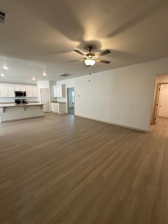 Building Photo - Fresh, Modern, and Move-In Ready!