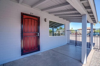 Building Photo - 215 S Doran