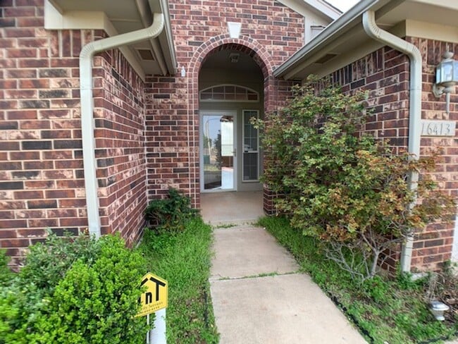 Building Photo - 3 Bed Home