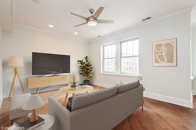 Foto del edificio - 2129 N Kedzie Blvd