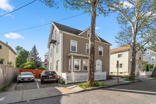 Foto del edificio - 18 Loring St