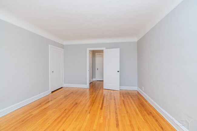 Building Photo - 6751 N Artesian Ave