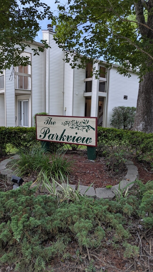 Building Photo - 104 Parkview Blvd