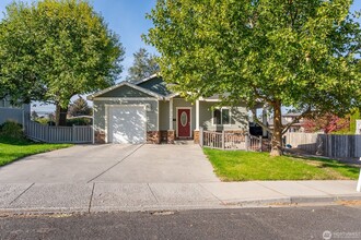 Building Photo - 1102 Ashley Way