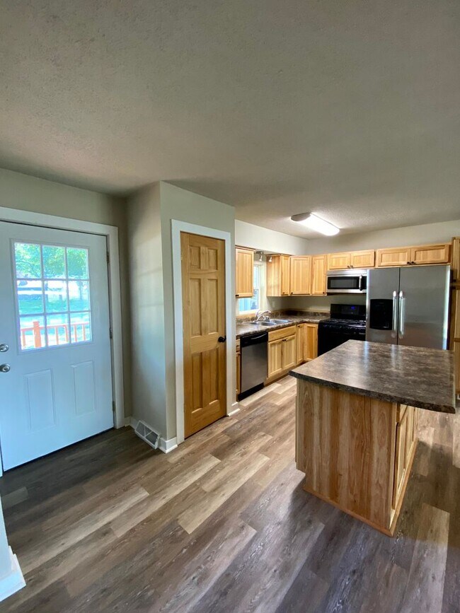 Foto del edificio - Located in Norwalk IA Updated 4 Bedroom 1 ...