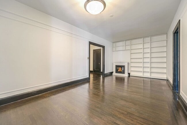 Foto del edificio - European Style, Large, 1 Bed 1 Bath with D...
