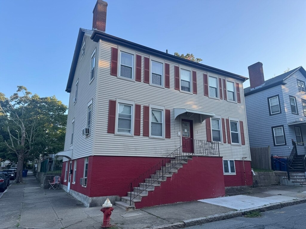 Primary Photo - 148 Maxfield St