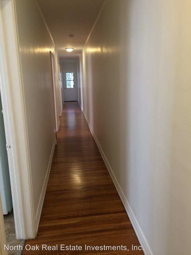 Building Photo - 6530-6532 Lindenhurst Ave