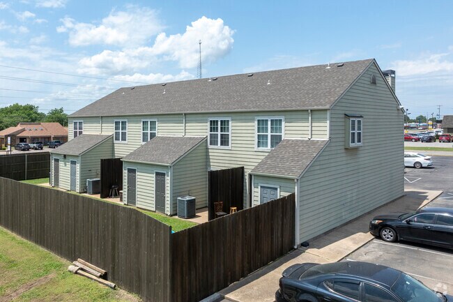 Foto del edificio - Belmont Park Townhomes