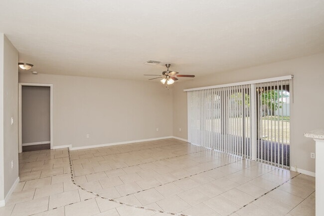 Building Photo - 4542 Charing Cross Rd