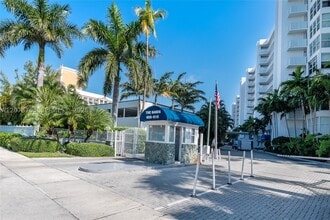 Building Photo - 613 Ocean Dr