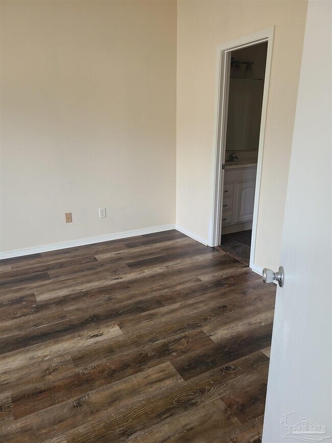 Foto del edificio - 4705 Kitty Hawk Cir