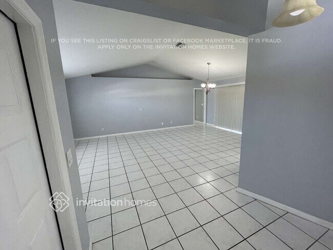 Building Photo - 4228 SW 15th Pl
